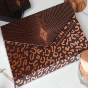 Charlotte tilbury dreamy look in a clutch
